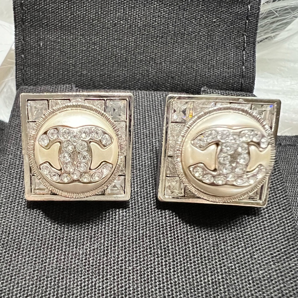 CHANEL Stud Earrings-Authentic Silver/Crystal & Pearly White(.75”x.75”x.5”) NIB - Picture 4 of 17